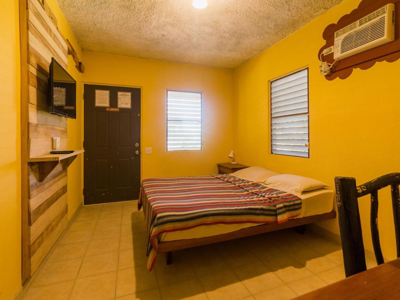A Piece Of Ground Hostel Punta Gorda Exterior photo
