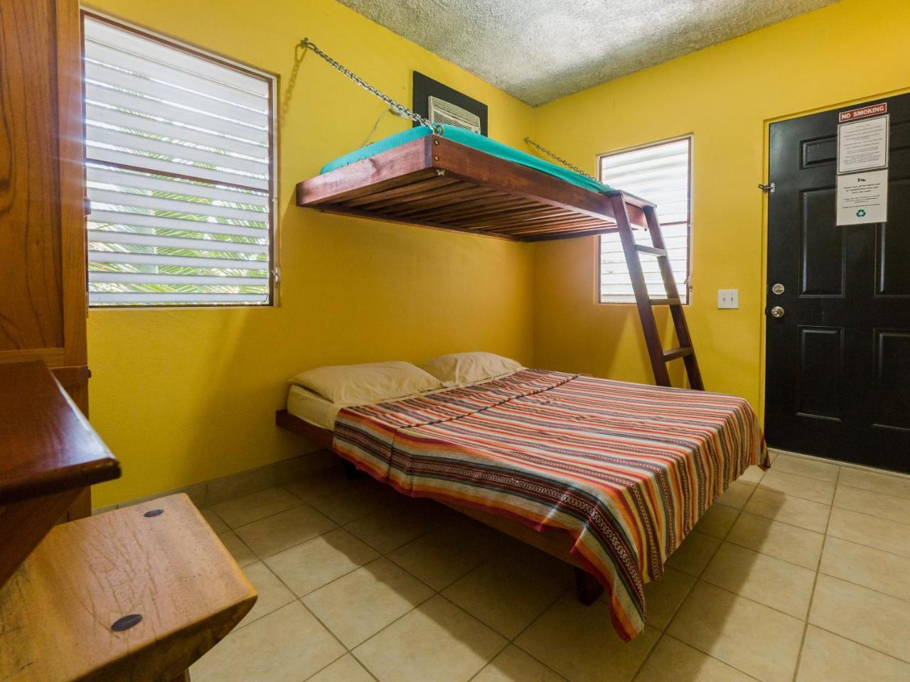 A Piece Of Ground Hostel Punta Gorda Exterior photo