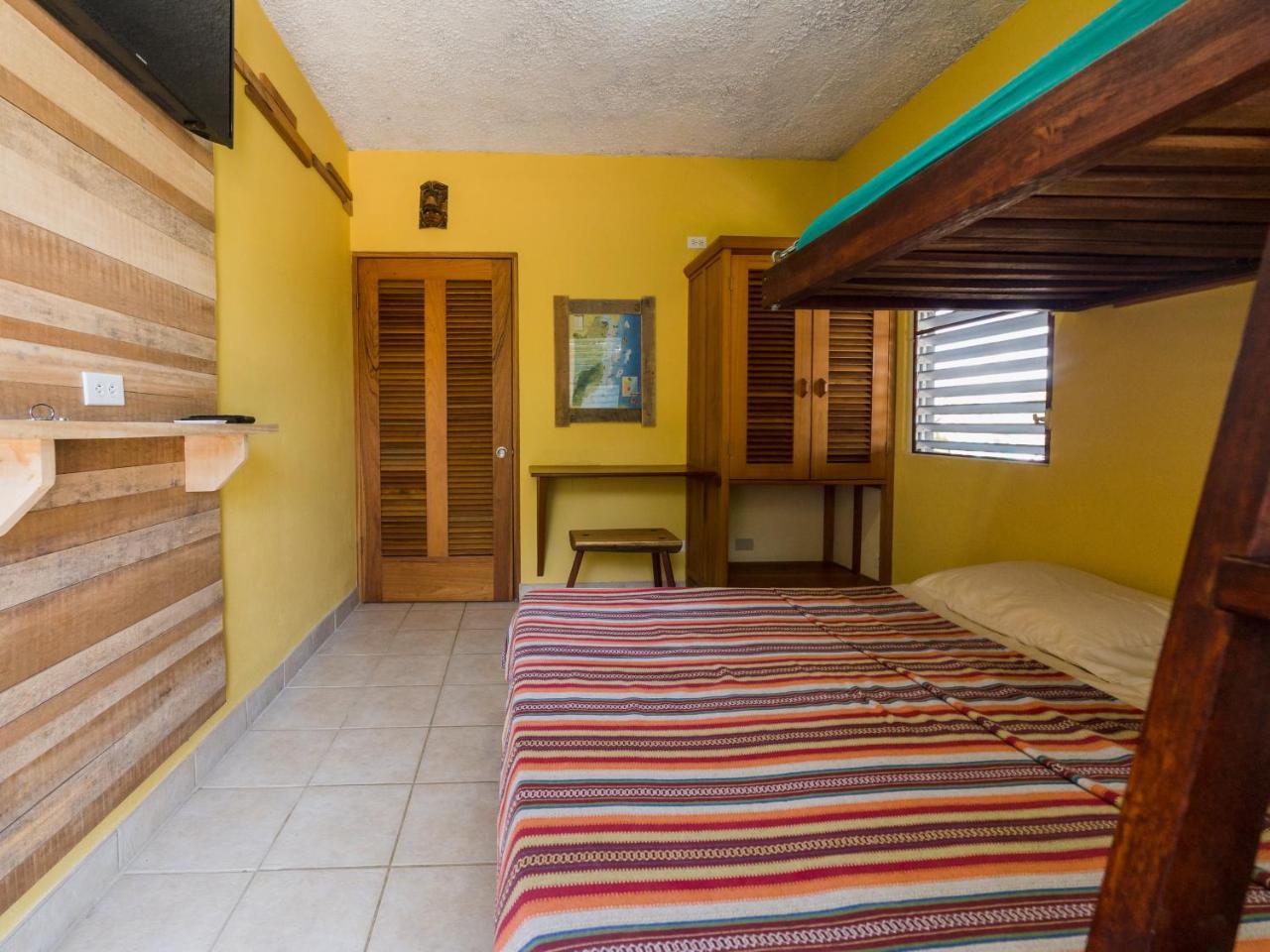 A Piece Of Ground Hostel Punta Gorda Exterior photo