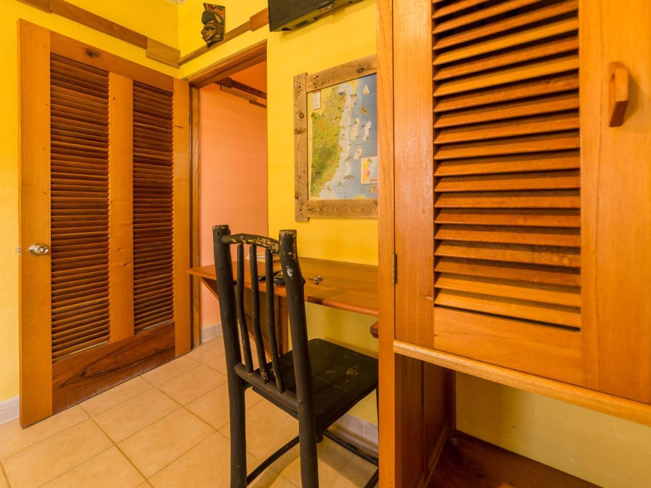 A Piece Of Ground Hostel Punta Gorda Exterior photo